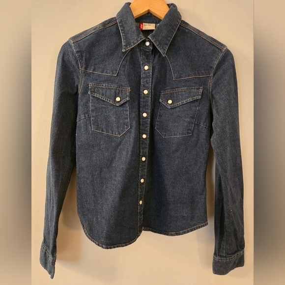 Vintage Levis Shirt Pearl Snap Navy Denim Button Up, Red Tab Logo, Women, Medium - Picture 1 of 6
